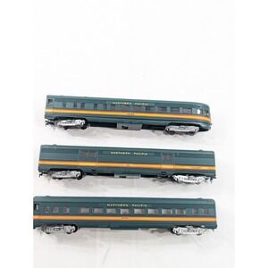 HO SCALE ATHEARN NORTHERN PACIFIC 3150,3246, 153 Carts